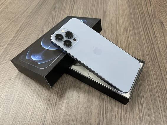 Prodám iPhone 13 Pro Max 256 GB horsky modrý za 25 000 CZK - 11/2022 - Apple Bazar