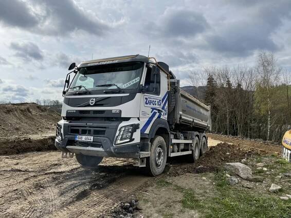 TATRA, VOLVO - TŘÍNÁPRAVOVÝ SKLÁPĚČ