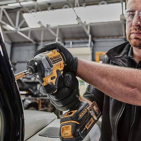 DeWALT Bezkartáčový skrutkovač 18V XR 1/4" 206 Nm body DCF850N Maximálny krútiaci moment – tvrdé skrutkovanie 208 Nm
