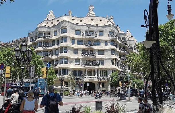 Casa Mila: Gaudí rozevlátý a podivný dům, jenž nemá obdoby