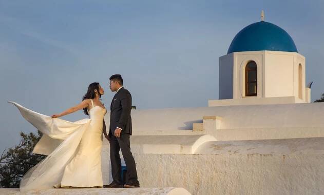 Santorini wedding photos, pictures of weddings in Santorini, bridal photos