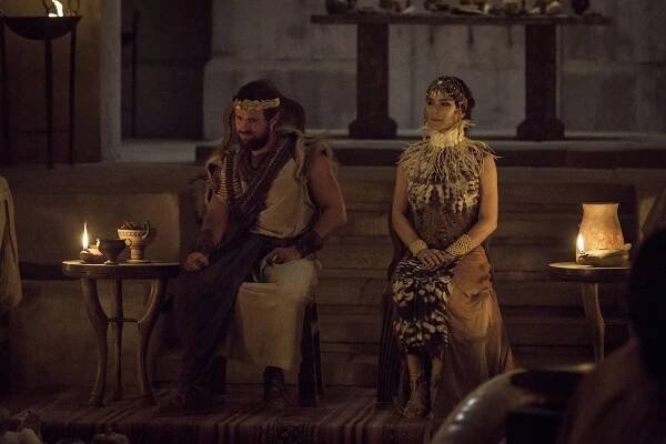 Trója: Pád města - Black Blood - Z filmu - Jonas Armstrong, Bella Dayne