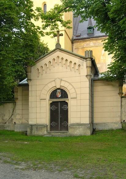 Soubor:Ovčáry, Chapel.jpg – Wikipedie