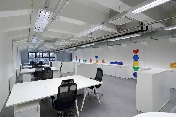 TechTower v Plzni na Světovaru – jeden z nejmodernějších technologických parků v ČR poskytující deset tisíc m2 unikátního zázemí pro inovativní firmy, technologické nadšence, programátory a začínající podnikatele. Stavba vyšla na 780 milionů korun.