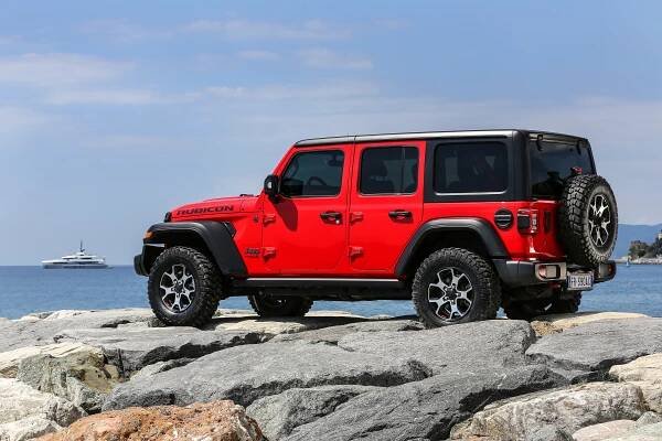 Jeep Wrangler : Podrobné specifikace vozidel & Interaktivní nástroj pro srovnání