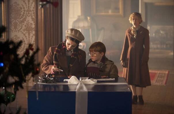 Holly Earl, Maurice Cole, Claire Skinner - Pán času - Doktor, vdova a skříň - Z filmu