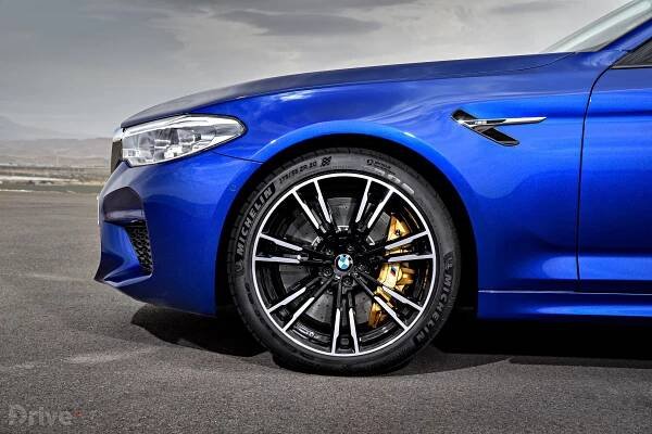 BMW M5 se oficiálně představuje, má 600 koní a 750 Nm - foto + video