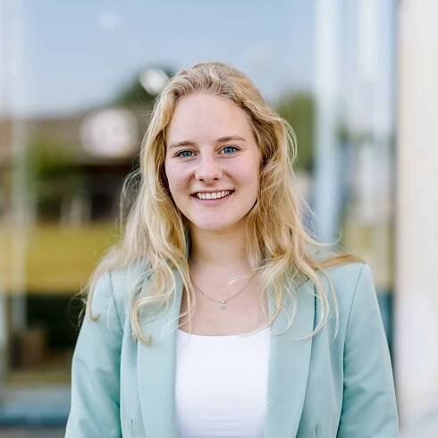 A female team member of Ivy Medical.