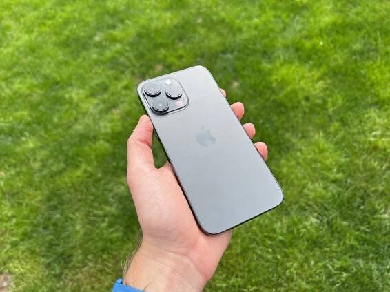 Recenze iPhone 14 Pro Max: Gigant s řadou kladů i záporů