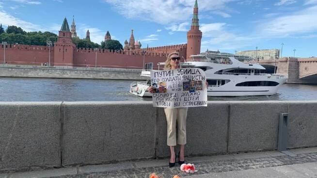 Novinářka Ovsjannikovová dostala pokutu za pomlouvání ruské armády