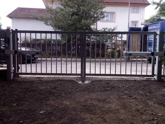 Markýzy, žaluzie, garážová vrata - L2M - rolety s.r.o - stínící a vratová technika