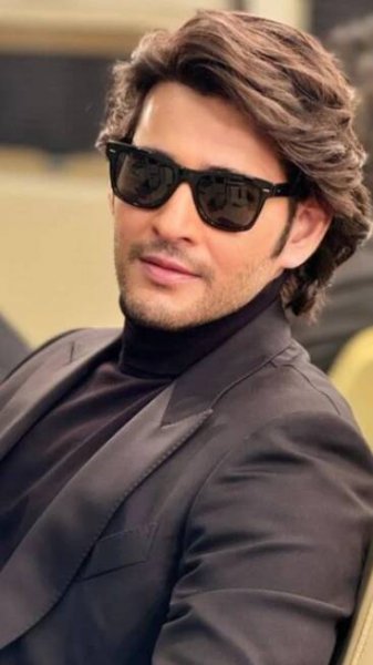Mahesh Babu slays in black