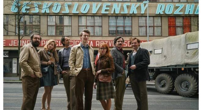VIDEO: ‚Pokud to odvysílají, změní svět.‘ Podívejte se na teaser thrilleru Vlny z historie rozhlasu