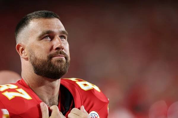 Travis Kelce #87 of the Kansas City Chiefs on the sidelines.