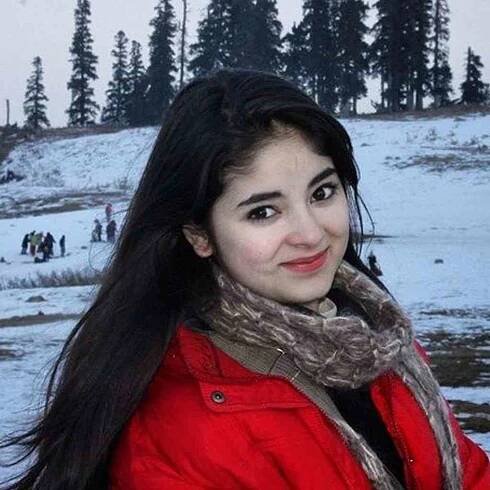 Cute Smile Pics Of Zaira Wasim