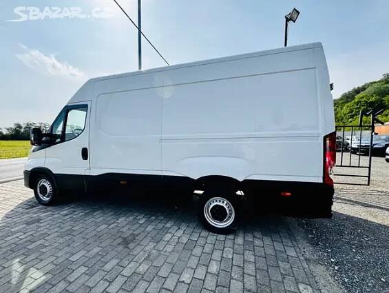 Skříňová dodávka Iveco Daily 2.3, 100 KW, rok 2021