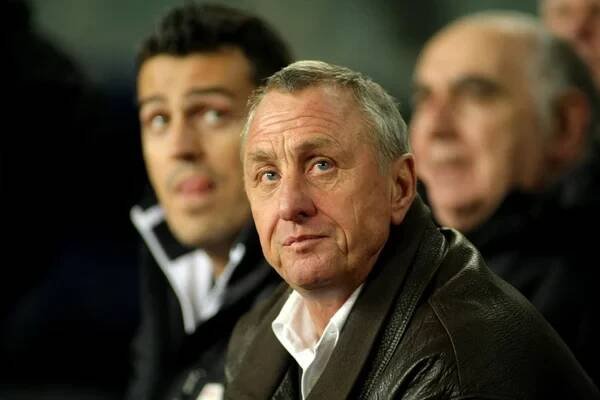 Katalánsko trenér johan Cruijff na lavičce — Stock obrázek
