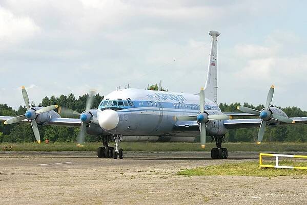 Soubor:Ilyushin Il-22 Bizon (1).jpg – Wikipedie