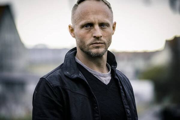 Florian Brückner › Agentur Lambsdorff