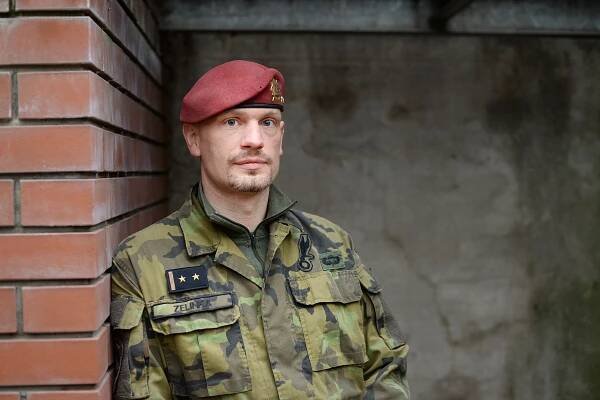 U výsadkářů si cením odhodlání jít přes překážky za každou cenu, říká jejich velitel Zelinka