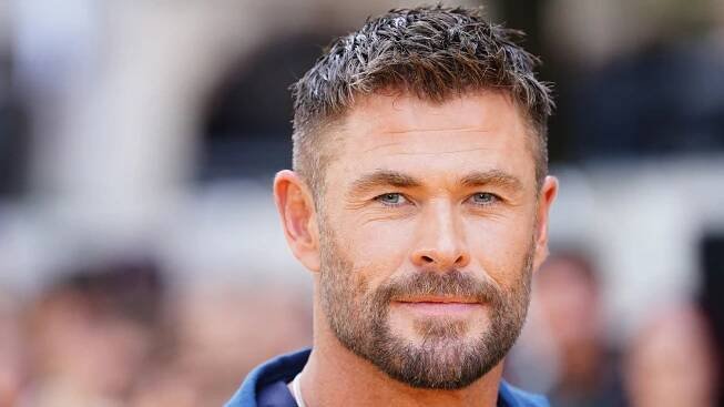 Chris Hemsworth's twin sons divide fans as they go barefoot in new family photo — see