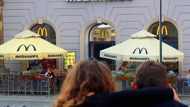 McDonald's zavřel i úbytek klientely v centru. Kdo jej v paláci nahradí?
