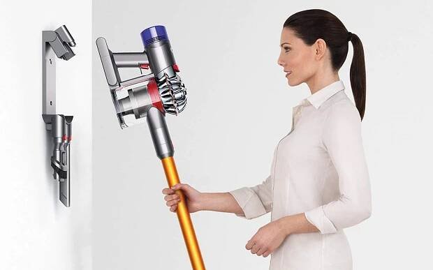 Dyson V8 Absolute 2023 držák na zeď