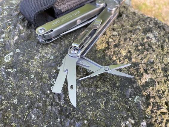 MULTITOOL LEATHERMAN CURL - Nůžky, šídlo, šroubovák.