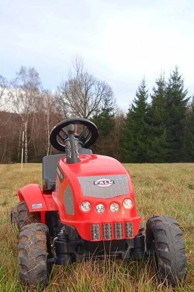 Jede traktor ,jede do hor :) | LovecPokladu.cz