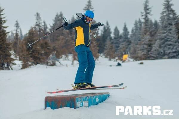 Reporty z kempů - návrhy snowparků a výroba snowboardových překážek