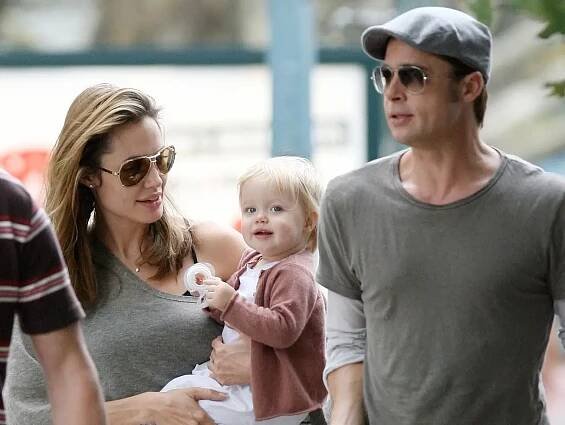 Angelina Jolie, Brad Pitt a dcera Shiloh | TVGURU.cz