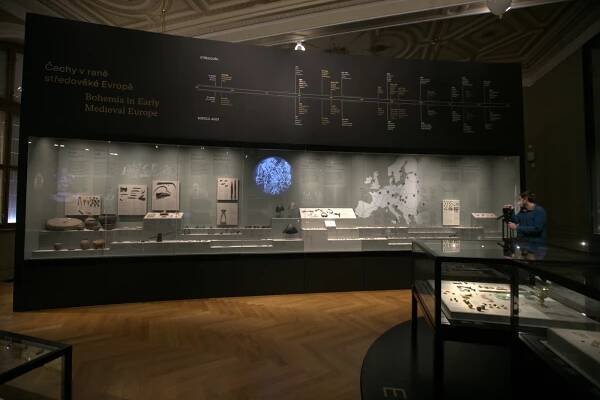 PODÍVEJTE SE: Nový pohled na historii. Národní muzeum otevřelo výstavu Dějiny