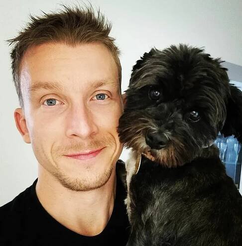 Násilník z Ordinace má nového pejska: Zachránil ho přímo ze silnice!