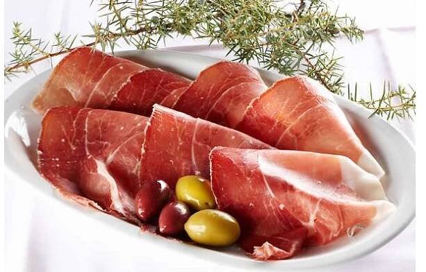 Recept: Pršut s bílým vínem