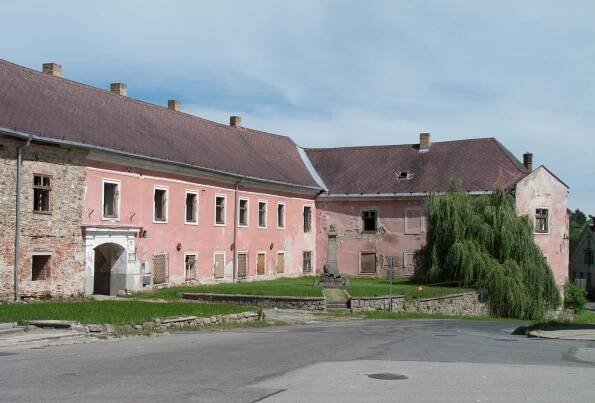 Soubor:Nová Včelnice - zámek.jpg – Wikipedie