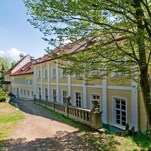 Zámek a zřícenina hradu Klenová : Objevuj památky