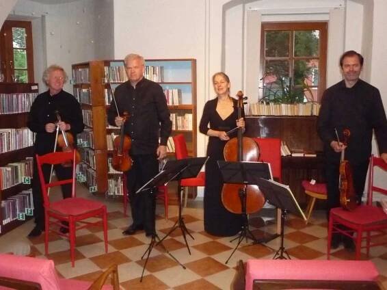 Koncert v knihovně OÚ - Oficiální stránky obce Dlouhá Loučka