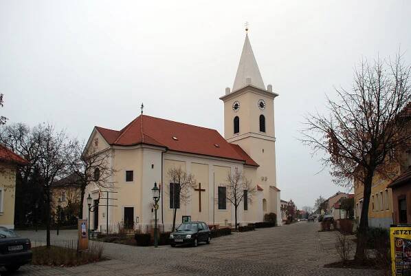 Soubor:Parndorf Kirche 13.jpg