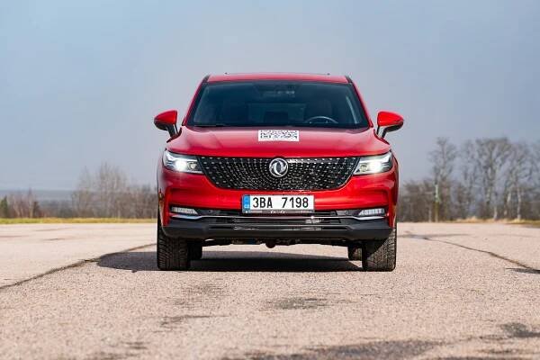 TEST: Čínský Dongfeng Fengon 5: Evropané pořád chtějí normální motory, jen už je málokdo nabízí
