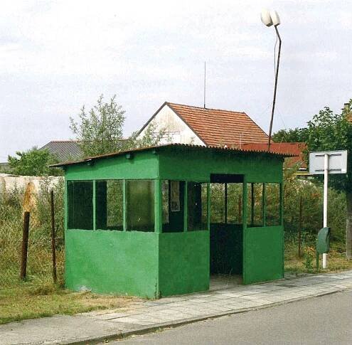 Plechovky, domečky, křapky... • RESPEKT