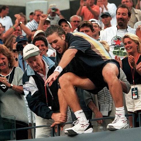 Patrick Rafter Bersantai Di Sebuah Pijakan Wallpaper