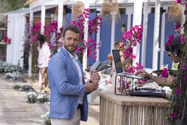 Emily in Paris - Jak se dostanu do St. Tropez? - Z filmu - Arnaud Binard