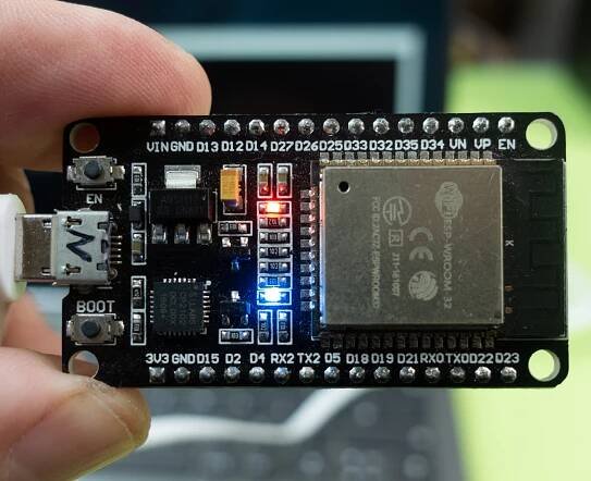 IoT prakticky: Python na ESP32 III, prvé pokusy s hardvérom « RoboDoupě - web nejen o robotice