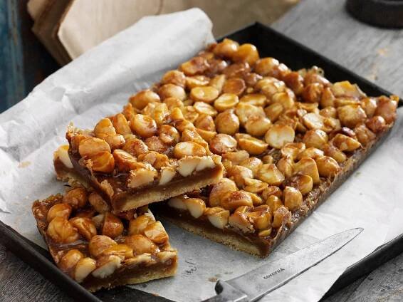 Caramel macadamia slice