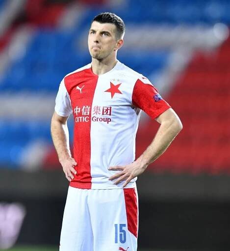 Kauza Kúdela: Obránce Slavie byl kvůli údajnému rasismu suspendován, jaký trest mu hrozí?