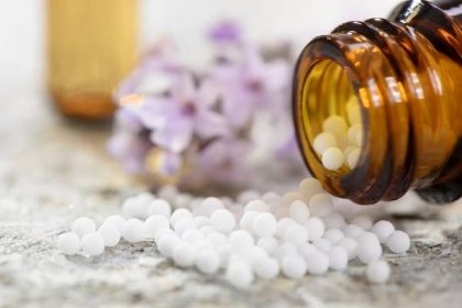 Proč vyzkoušet homeopatické léky na dnu?