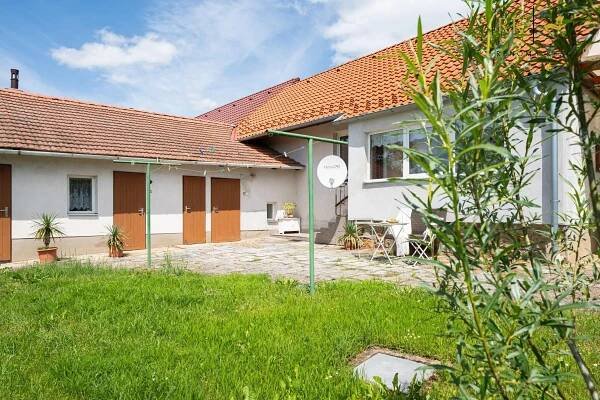 Prodej rodinného domu 2+1 s velkou zahradou v Nových Syrovicích, kraj Vysočina - Komplexní profesionální realitní služby