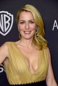gillian-anderson-beverly-hills-10–01–2016–001.png