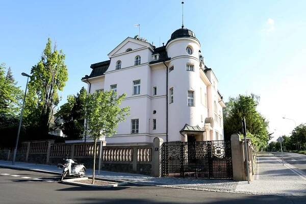 Fotogalerie: Historická vycházka Malá Moskva v Praze (15. 5. 2024) - Muzeum paměti XX. století