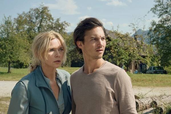 Veronica Ferres, Tim Oliver Schultz - Alpentod – Ein Bergland-Krimi - Alte Wunden - Z filmu